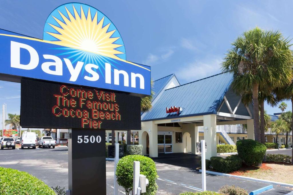 Days Inn by Wyndham Cocoa Beach Port Canaveral Main image 1